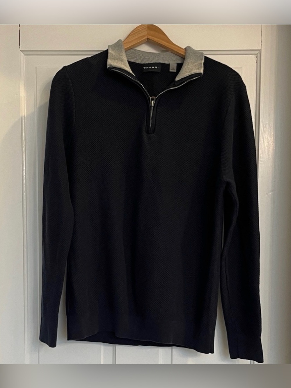 Tahari Men's Navy Zip-Up Sweater with Gray Collar Size Large